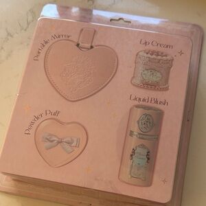 New Flowers knows strawberry kiss delight set